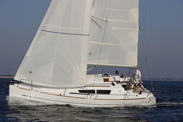 Jeanneau Sun Odyssey 33i Sailing