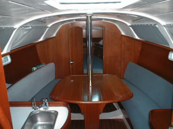 Oceanis 311 interior