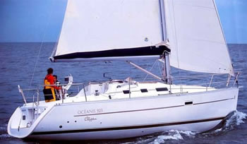 Oceanis 320 sailing
