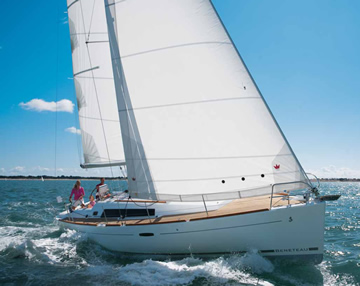 Beneteau Oceanis 37 sailing