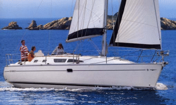 Sun Odyssey 37 sailing